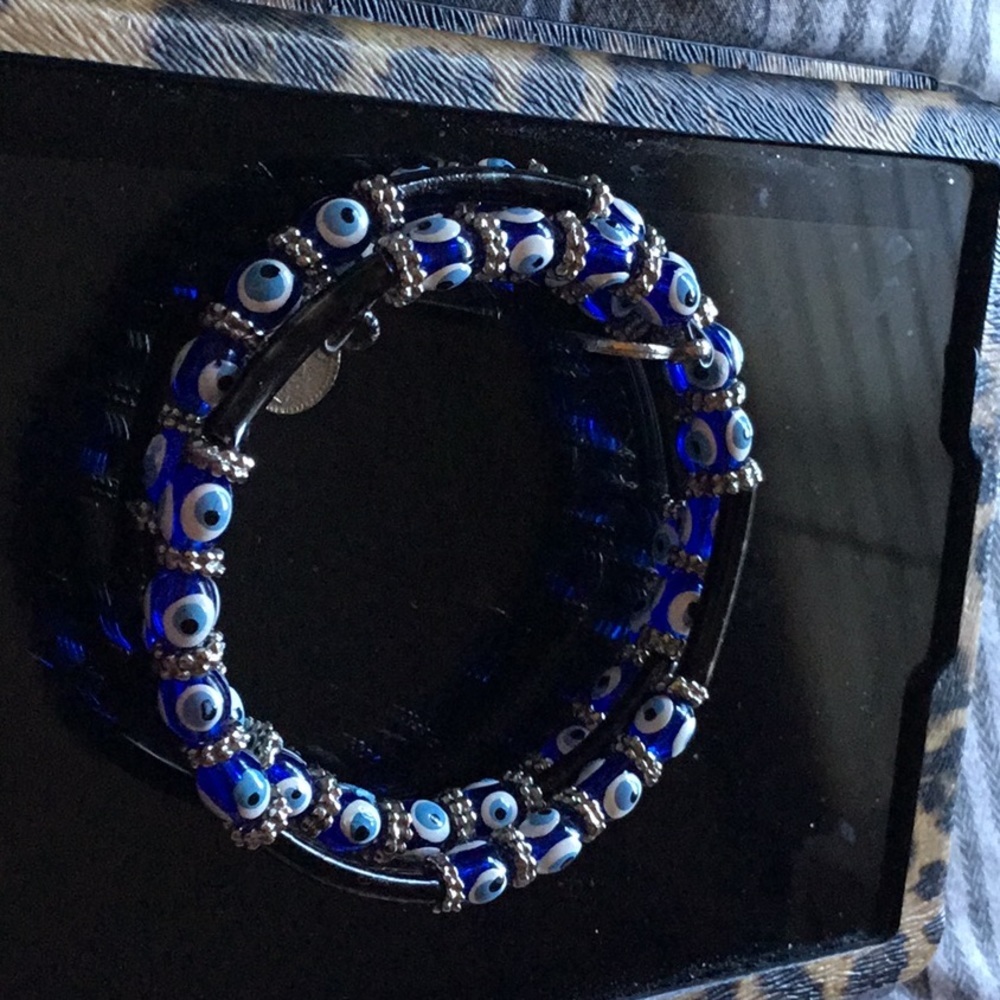 ❤️Beautiful wrap around bracelet in blues! - Picture 3 of 4